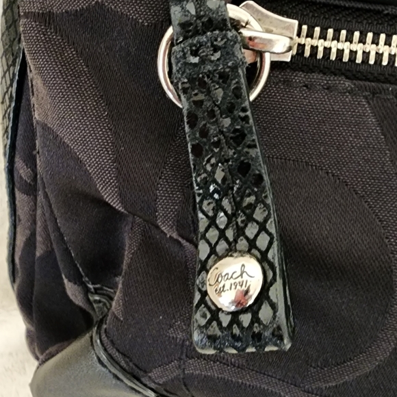 Coach Peyton Signature Shoulder Bag - Picture 5 of 12